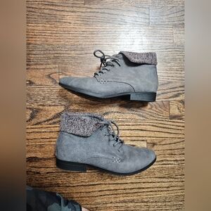 Dressbarn Women’s Gray Lace-Up Ankle Boots Size 8